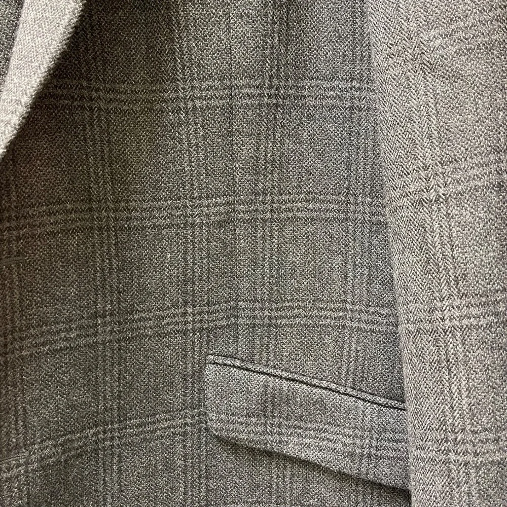 Jos A Bank Men's 1905 Blazer Jacket Size 44 R Gray Plaid 100% Wool Paisley Lined